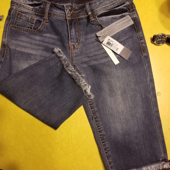 Grace in LA shorts - Picture 3 of 6